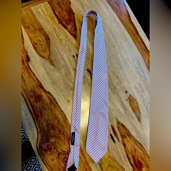 Burberry tie authentic ,classic colours ,used once - Picture 2 of 7